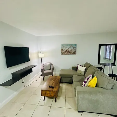 Apartment In Hollywood Close To Shops & Beach 108